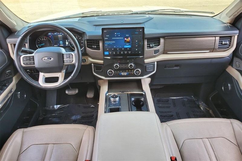 2023 Ford Expedition Limited photo 23