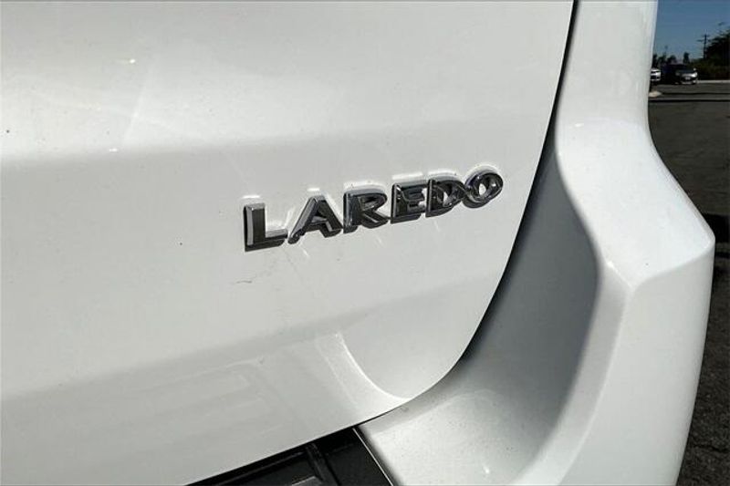 Used 2019 Jeep Grand Cherokee Laredo EImage 31