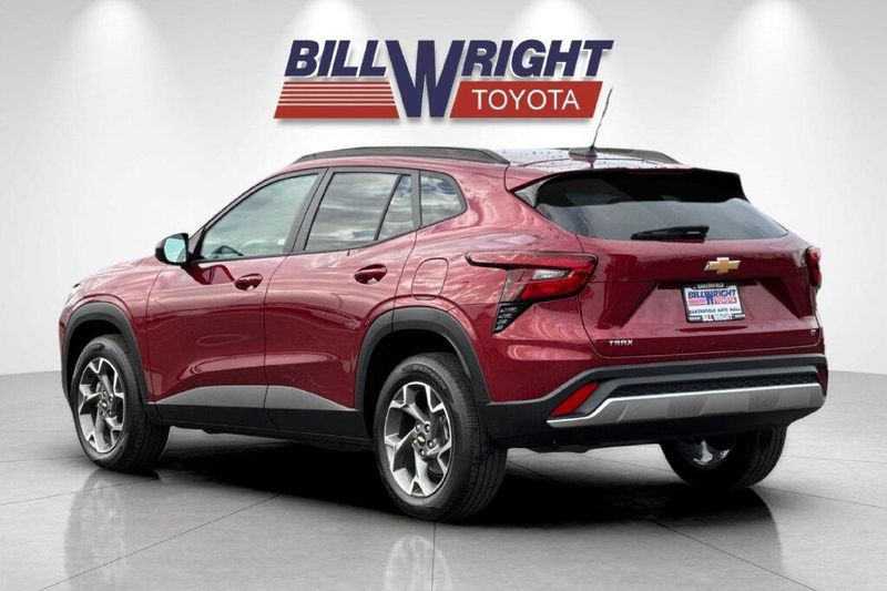 Used 2025 Chevrolet Trax LTImage 5