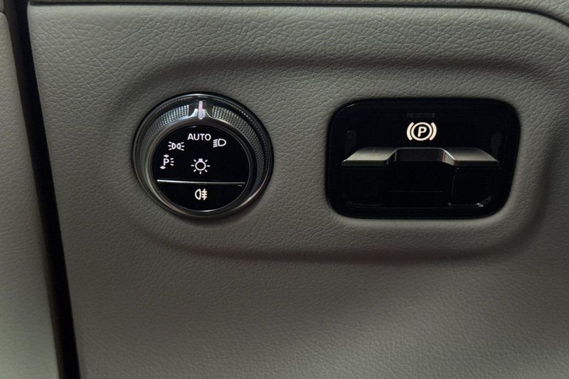 Used 2023 Mercedes-Benz EQS 450Image 32