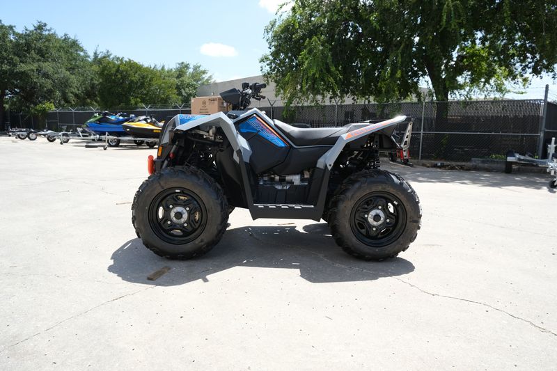 2024 Polaris SCRAMBLER 850 STORM GRAY AND RADAR BLUEImage 2