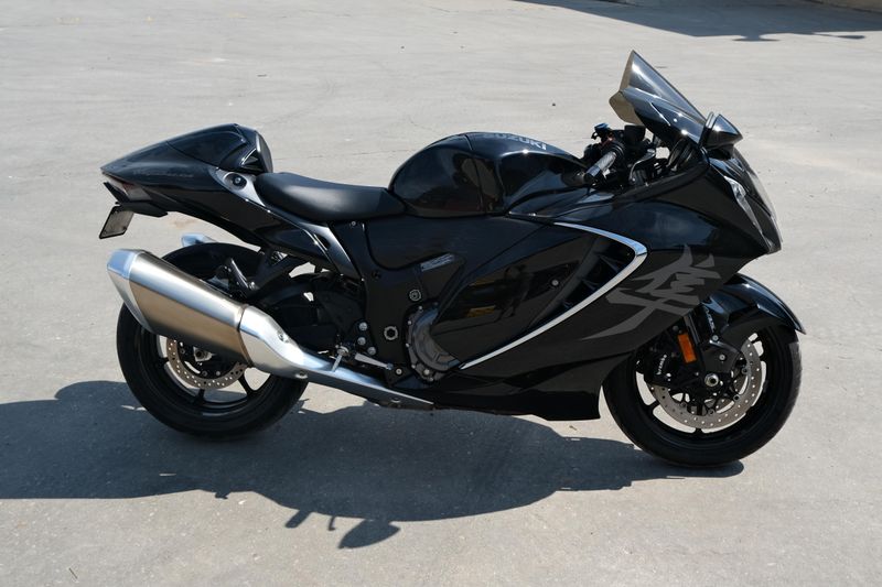 Used 2024 Suzuki HAYABUSA METALLIC MATTE BLACK NO 2 AND GLASS SPARKLE BLACK Image 2