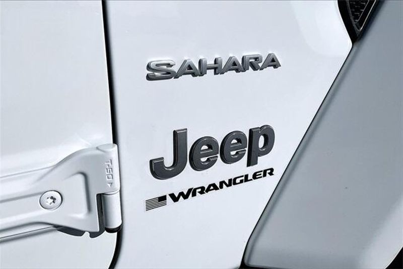 Used 2023 Jeep Wrangler SaharaImage 31