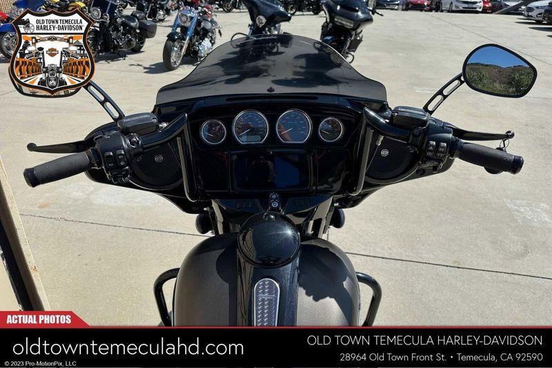 2020 Harley-Davidson Street Glide in a RVR RCK GRY DNM exterior color. BMW Motorcycles of Temecula – Southern California (951) 506-6903 bmwmotorcyclesoftemecula.com 