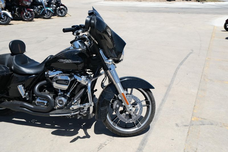 Used 2019 HARLEY STREET GLIDE BLACK Image 11
