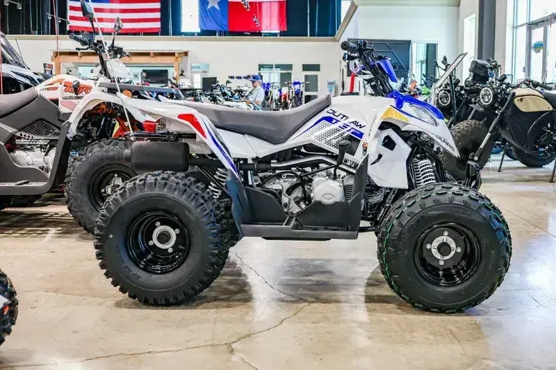 2025 Polaris OUTLAW 110 EFI BRIGHT WHITE AND BLUEImage 1