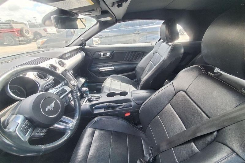 2023 Ford Mustang EcoBoost Premium photo 8