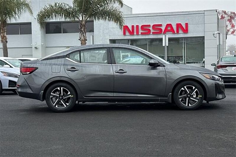 New 2025 Nissan Sentra SVImage 2