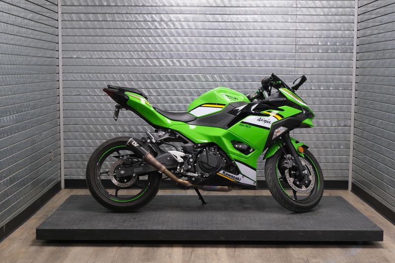 USED 2025 KAWASAKI NINJA 500 Image 2