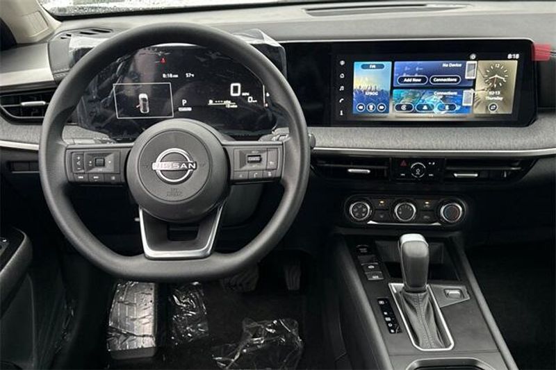 2025 Nissan Kicks SVImage 11