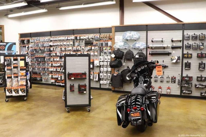 2021 Harley-Davidson Softail in a GAUNTLET GRAY METALLIC exterior color. BMW Motorcycles of Temecula – Southern California (951) 506-6903 bmwmotorcyclesoftemecula.com 