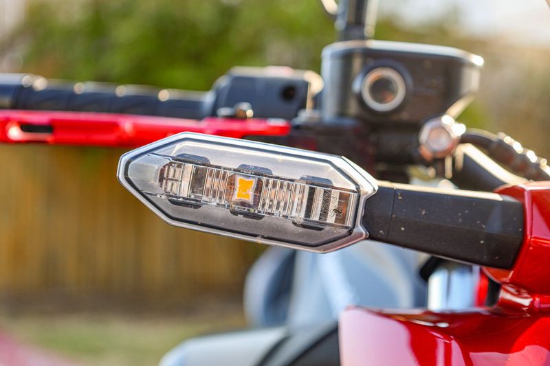 USED 2025 KAWASAKI Z500 SE ABS Image 11