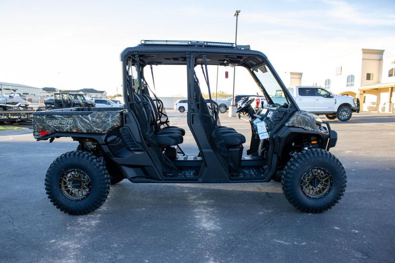 NEW 2026 CAN-AM DEFENDER MAX XT HD11 WITH 1025 INCH TOUCHSCREEN Image 3