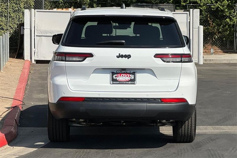 2025 Jeep Grand Cherokee Altitude photo 5