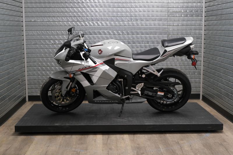 NEW 2026 HONDA CBR600RR Image 6