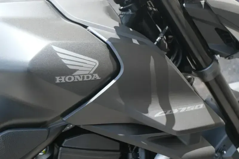 2025 Honda CB750 HORNET MATTE BLACK METALLIC Image 13