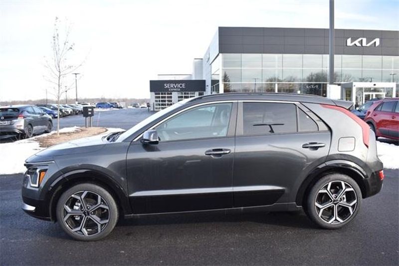 New 2025 Kia Niro EX TouringImage 6