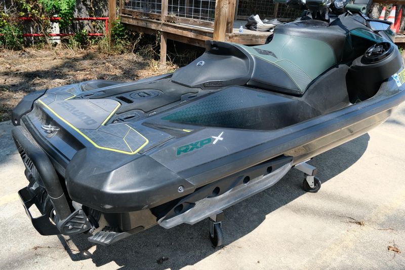 USED 2023 SEADOO PWC RXP CARBON 300 AUD BE IBR 23 Image 3
