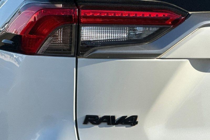 Used 2022 Toyota RAV4 Hybrid XSEImage 25