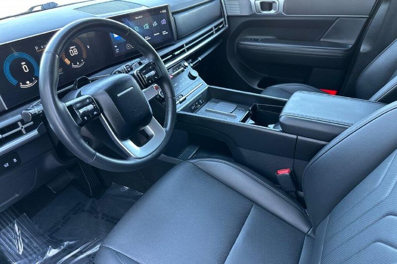 Used 2026 Hyundai Santa Fe SELImage 9