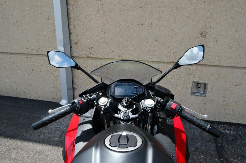 2025 Kawasaki NINJA 500 ABS PASSION RED AND METALLIC FLAT SPARK BLACK AND METALLIC MATTE DARK GRAY Image 10