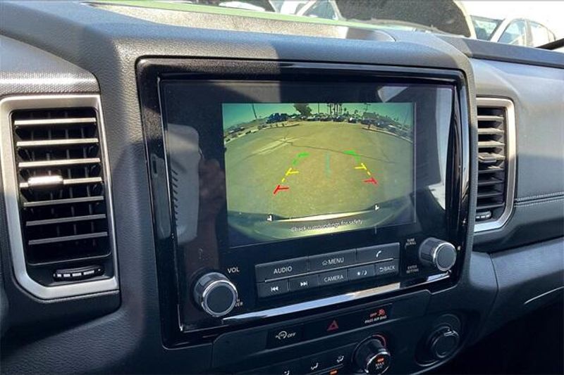 Used 2024 Nissan Frontier SVImage 21