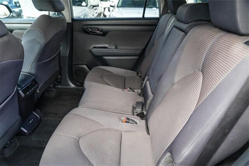 2023 Toyota Highlander LEImage 19