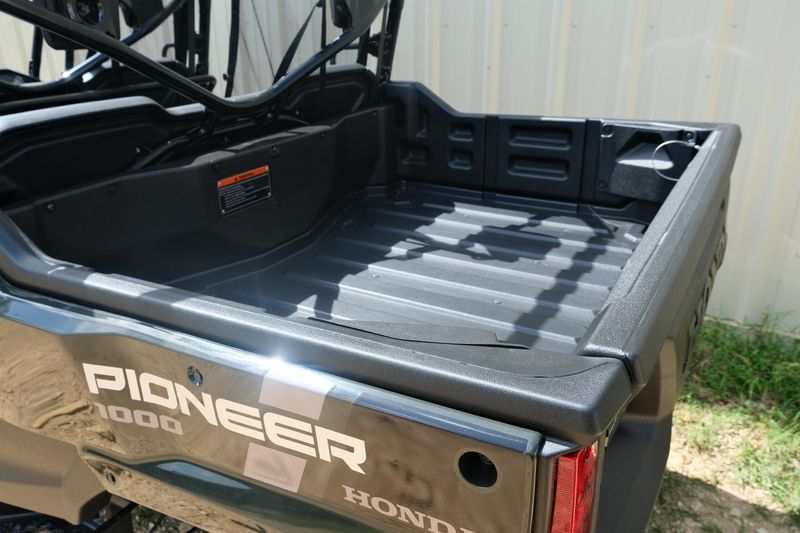 2025 Honda PIONEER 10006 DELUXE CREW BLACK FOREST GREEN Image 7