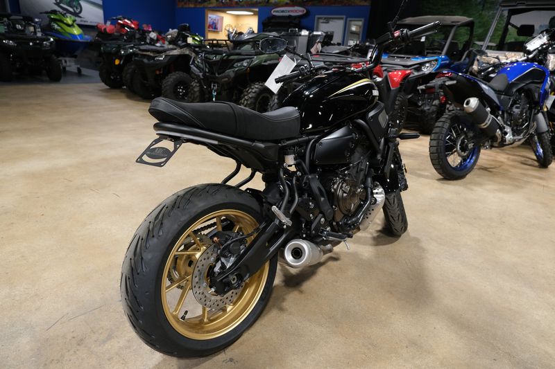 2023 Yamaha XSR700 RAVENImage 15