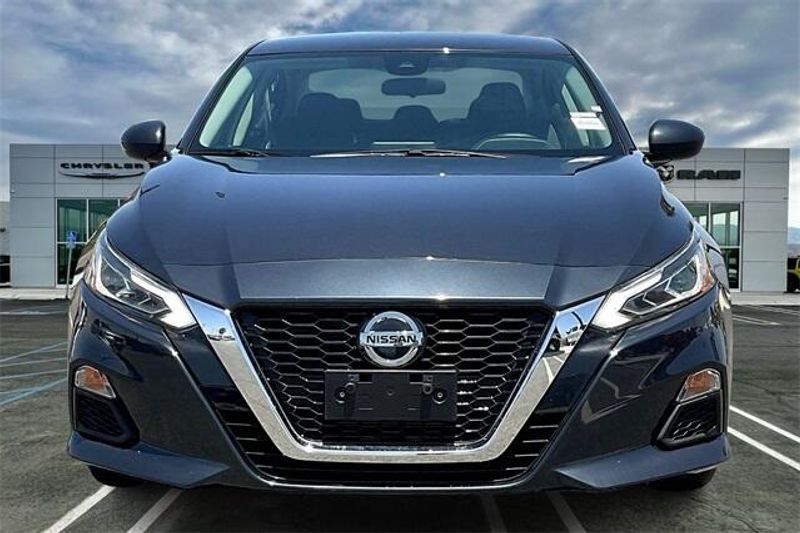 Used 2022 Nissan Altima 2.5 SVImage 2