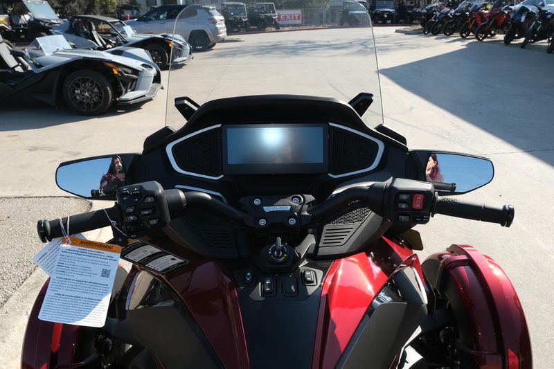 2025 Can-Am SPYDER RT LIMITED DEEP MARSALA METALLIC WITH PLATINUM ACCENTSImage 17