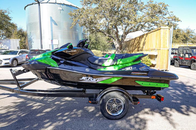 2024 Kawasaki JET SKI ULTRA 310 310LXS  BLACKGREEN Image 2