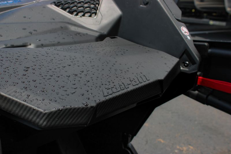 2025 Can-Am MAVERICK X3 MAX X RS TURBO RR WITH SMARTSHOX TRIPLE BLACK Image 27