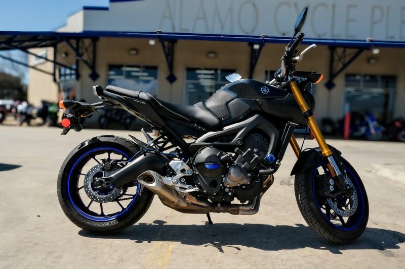 2014 Yamaha FZ09 GRAY AND BLUEImage 12