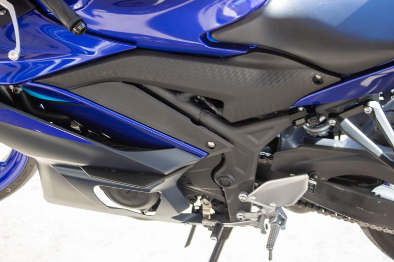 USED 2024 YAMAHA YZFR3 ABS Image 20