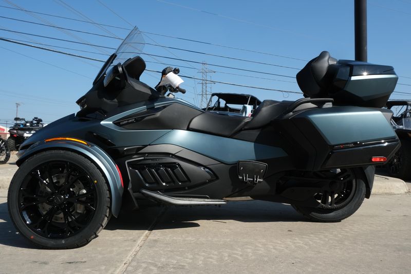 2025 Can-Am SPYDER RT LIMITED MINERAL BLUE WITH DARK ACCENTSImage 12