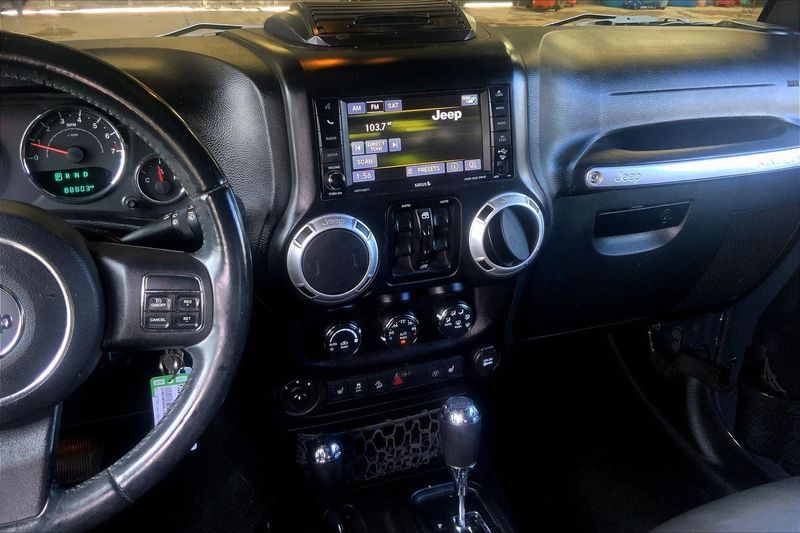 2016 Jeep Wrangler Unlimited Sahara photo 6