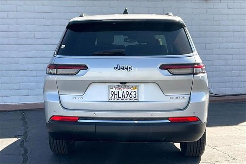 Used 2023 Jeep Grand Cherokee L LimitedImage 3