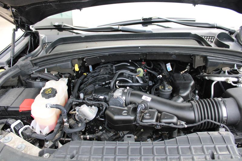 2023 Jeep Grand Cherokee Laredo photo 3