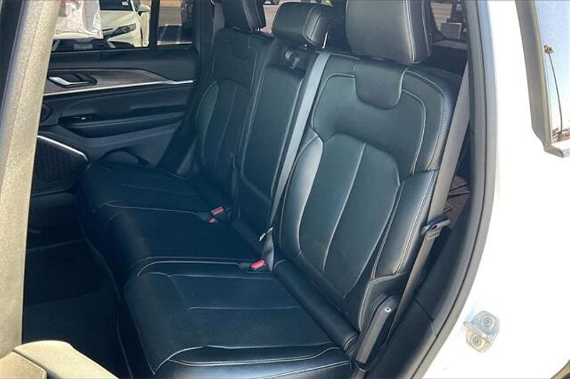 Used 2023 Jeep Grand Cherokee OverlandImage 25