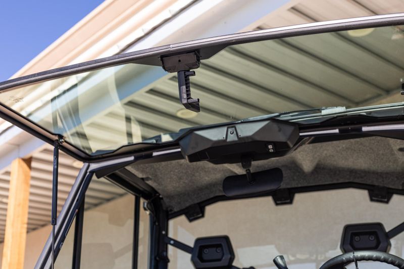 New 2025 Can-Am DEFENDER LIMITED CAB HD10 DESERT TAN AND STEALTH BLACK Image 10