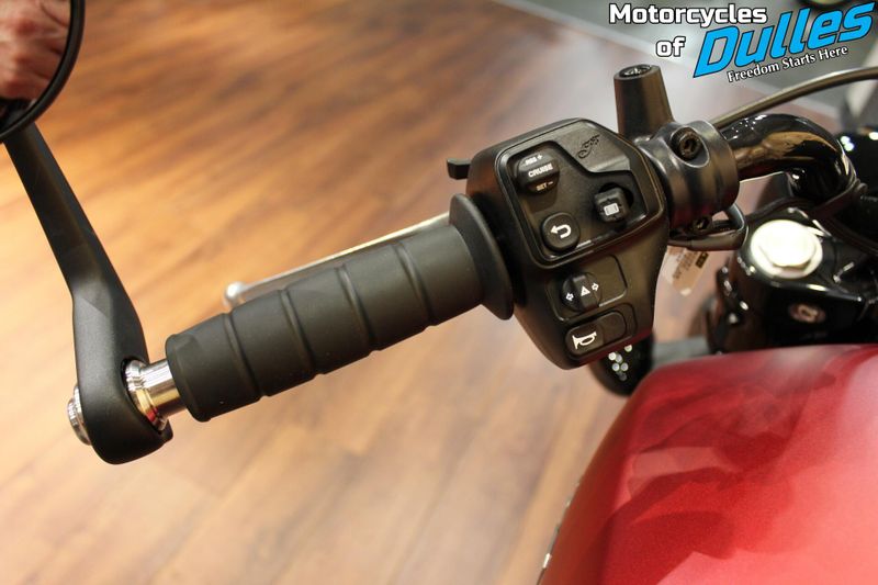 2025 Indian Motorcycle Scout Bobber Ltd w/ Tech Pkg Image 10