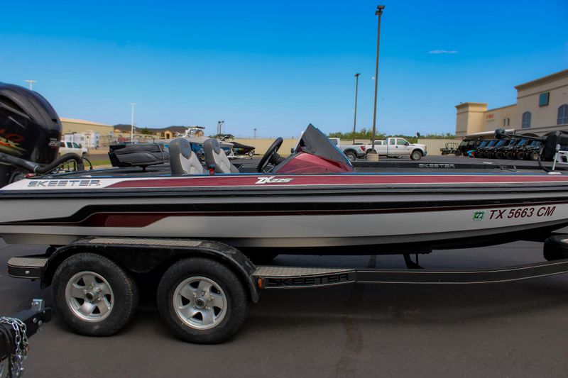 Used 2015 SKEETER ZX225 Image 12