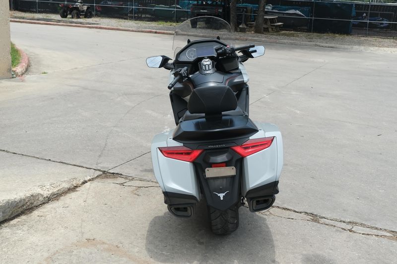 2021 Honda GOLDWING DCT DEEP PEARL GRAY Image 4