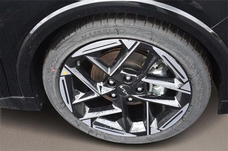 2025 Kia K4 GT-LineImage 11