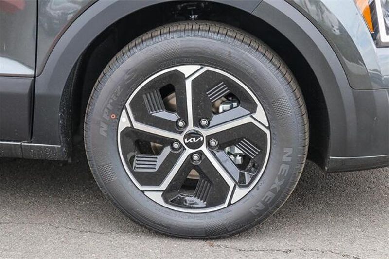 2025 Kia Niro LXImage 25