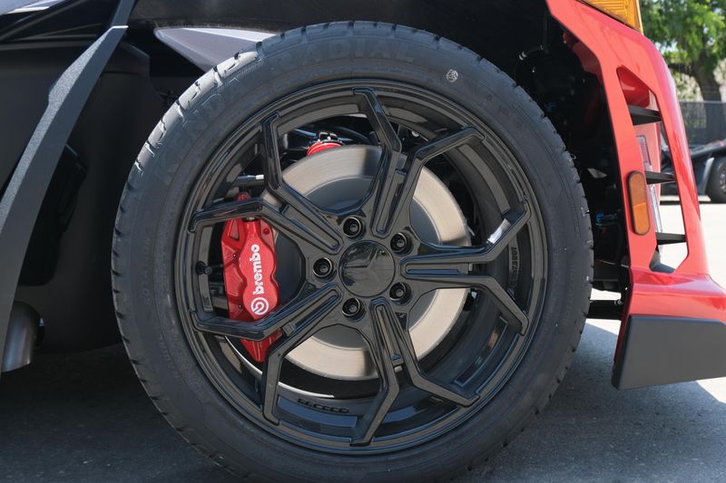 NEW 2026 POLARIS SLINGSHOT R AUTODRIVE Image 13