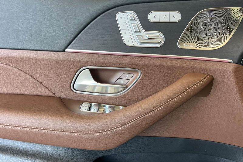 2025 Mercedes-Benz GLS 450Image 11