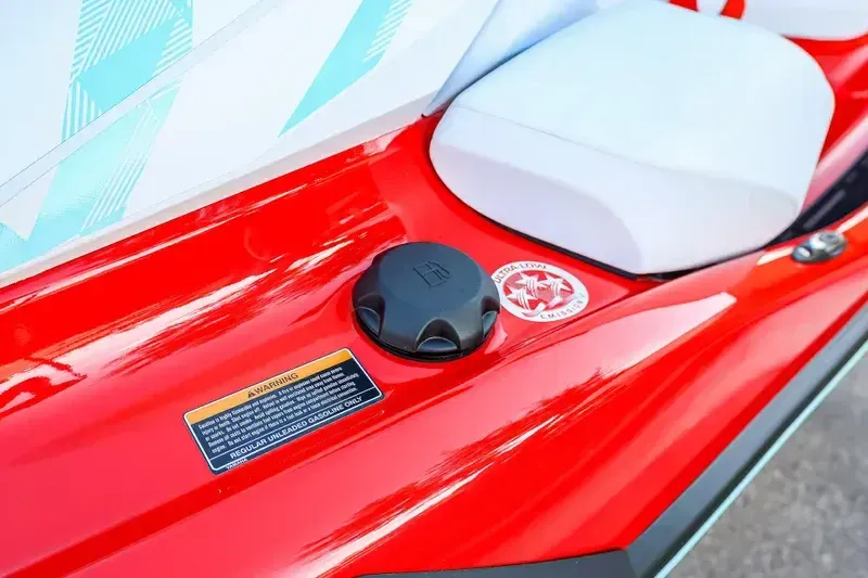 2025 Yamaha VX LIMITED TORCH RED Image 4