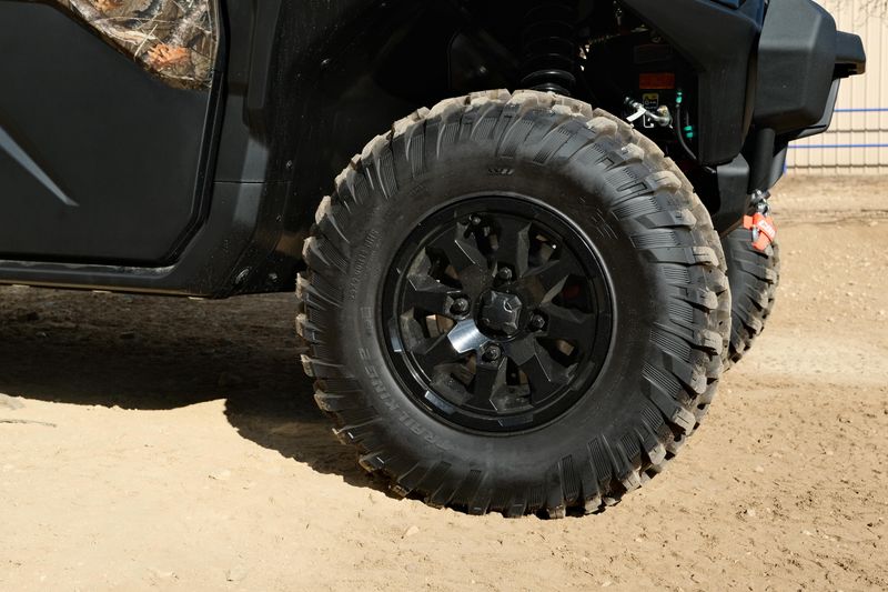 NEW 2026 CAN-AM DEFENDER MAX XT CAB HD11 WITH 1025 INCH TOUCHSCREEN Image 17